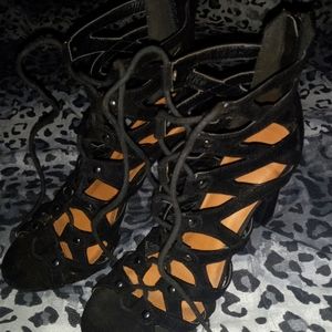 New! 4" high heel Wild Diva, black, suede leather shoes. Sexy, lace up, zipback.